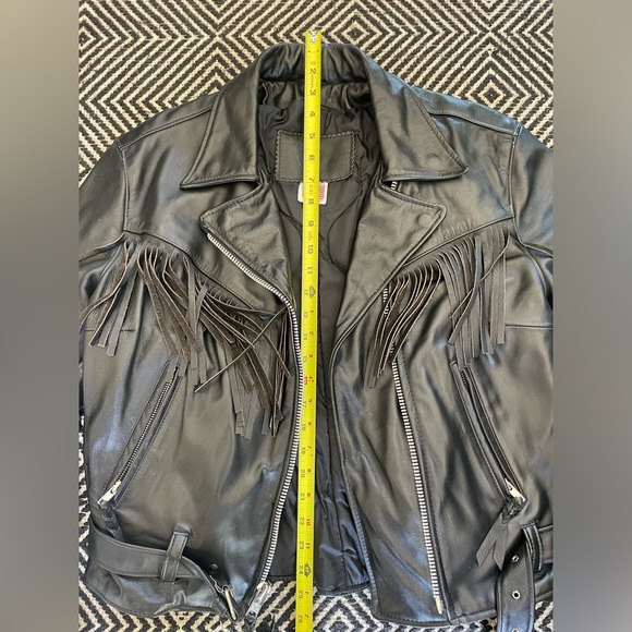 Genuine leather jacket with fringes - American-made vintage gem! - Picture 9 of 11